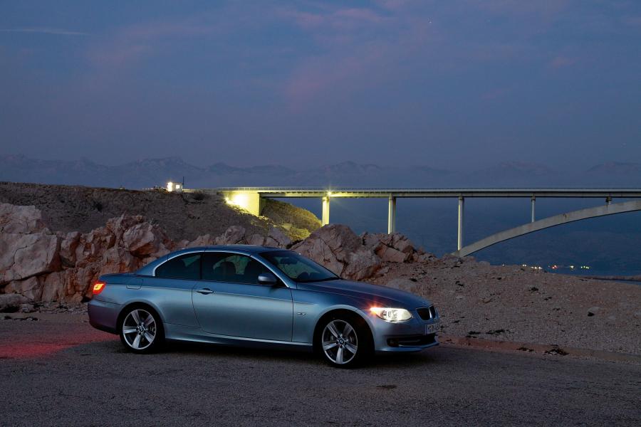  BMW 3-Series Convertible 2011 года  (фото 10 из 27)
